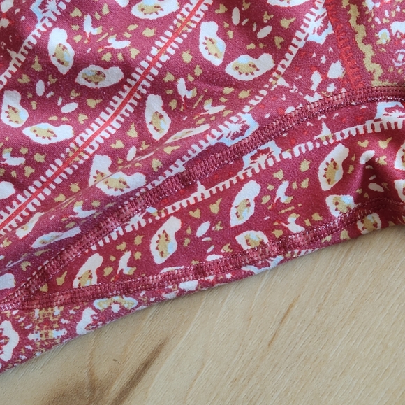 FP Movement workout set L You're a Peach legging & Synergy bra red print - Picture 16 of 16